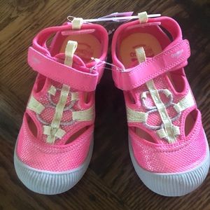 OshKosh girls summer shoes. New with tags.